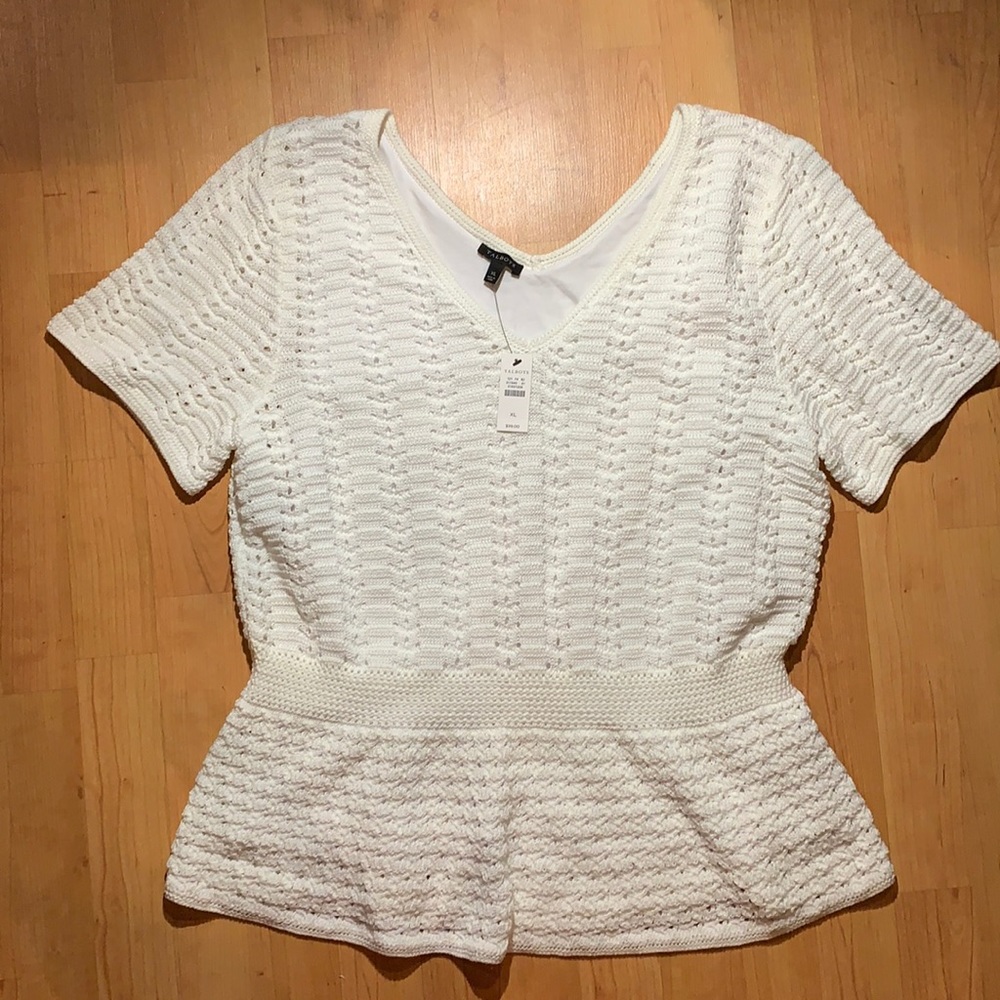 Talbots xl white short sleeve flattering sweater.     Garment has been washed .